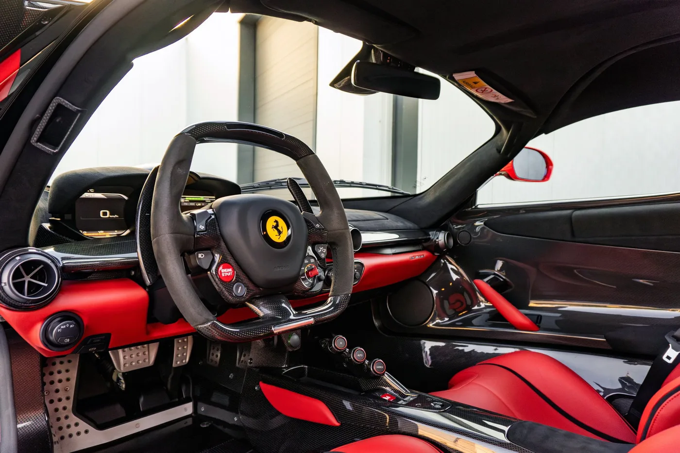 2014 Ferrari LaFerrari angeboten von einem Supersportwagenhändler in Woerden, Niederlande, Foto 3 von 25