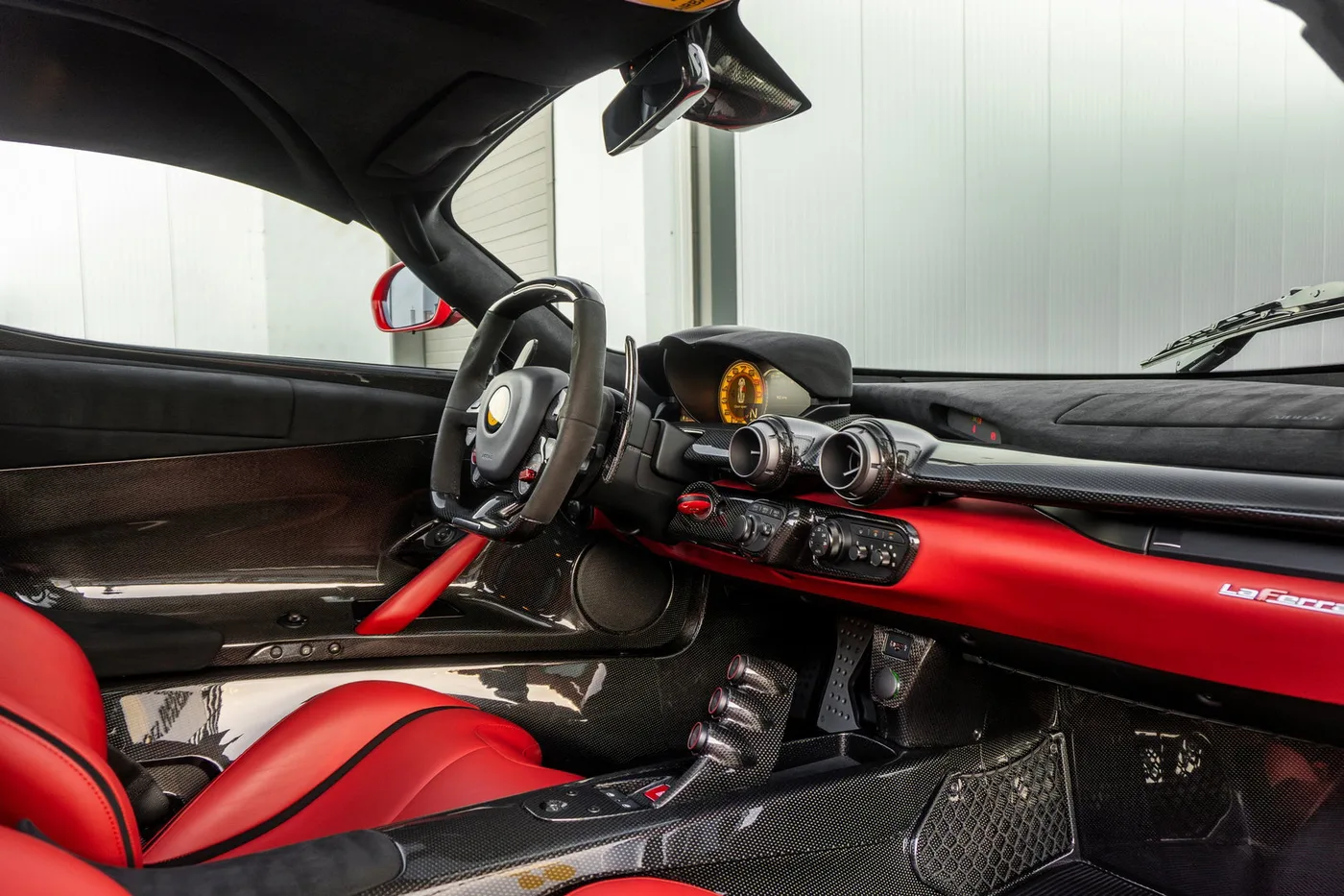 2014 Ferrari LaFerrari angeboten von einem Supersportwagenhändler in Woerden, Niederlande, Foto 5 von 25