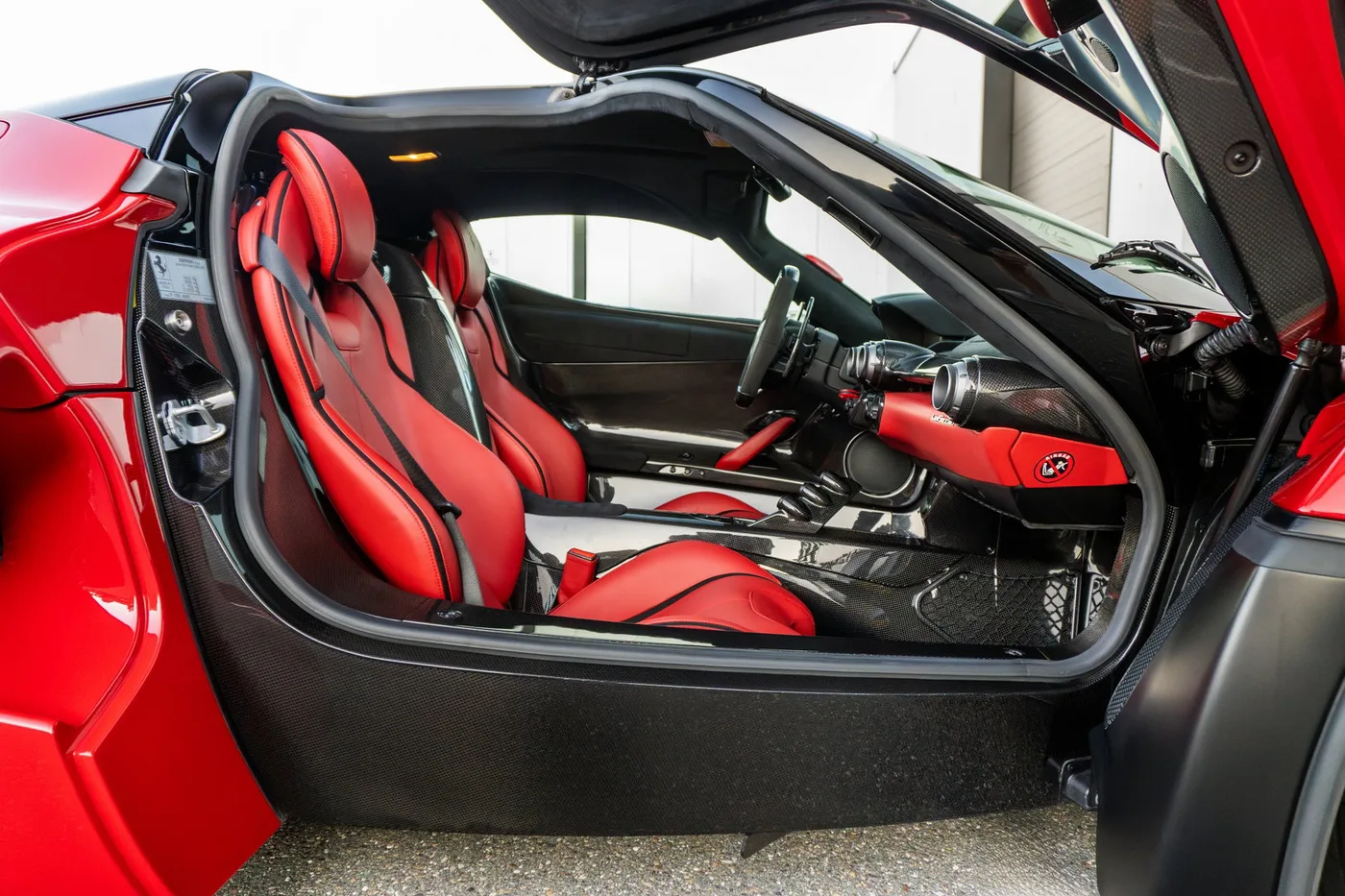 2014 Ferrari LaFerrari angeboten von einem Supersportwagenhändler in Woerden, Niederlande, Foto 19 von 25