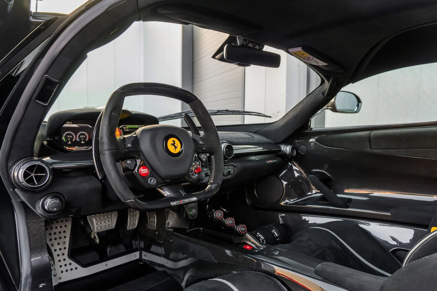 2014 Ferrari LaFerrari angeboten von einem Supersportwagenhändler in Woerden, Niederlande, Foto 3 von 25