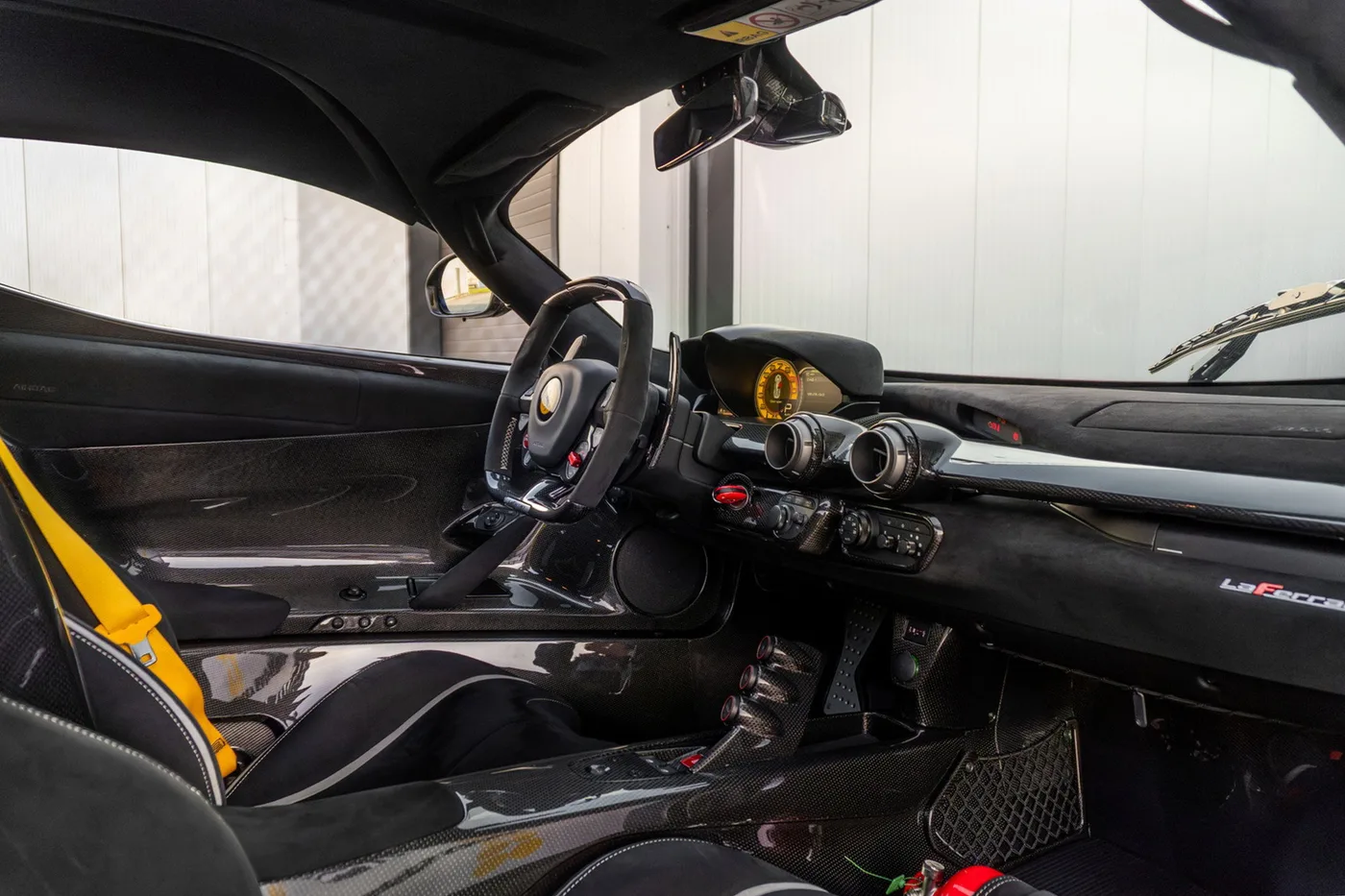 2014 Ferrari LaFerrari angeboten von einem Supersportwagenhändler in Woerden, Niederlande, Foto 5 von 25
