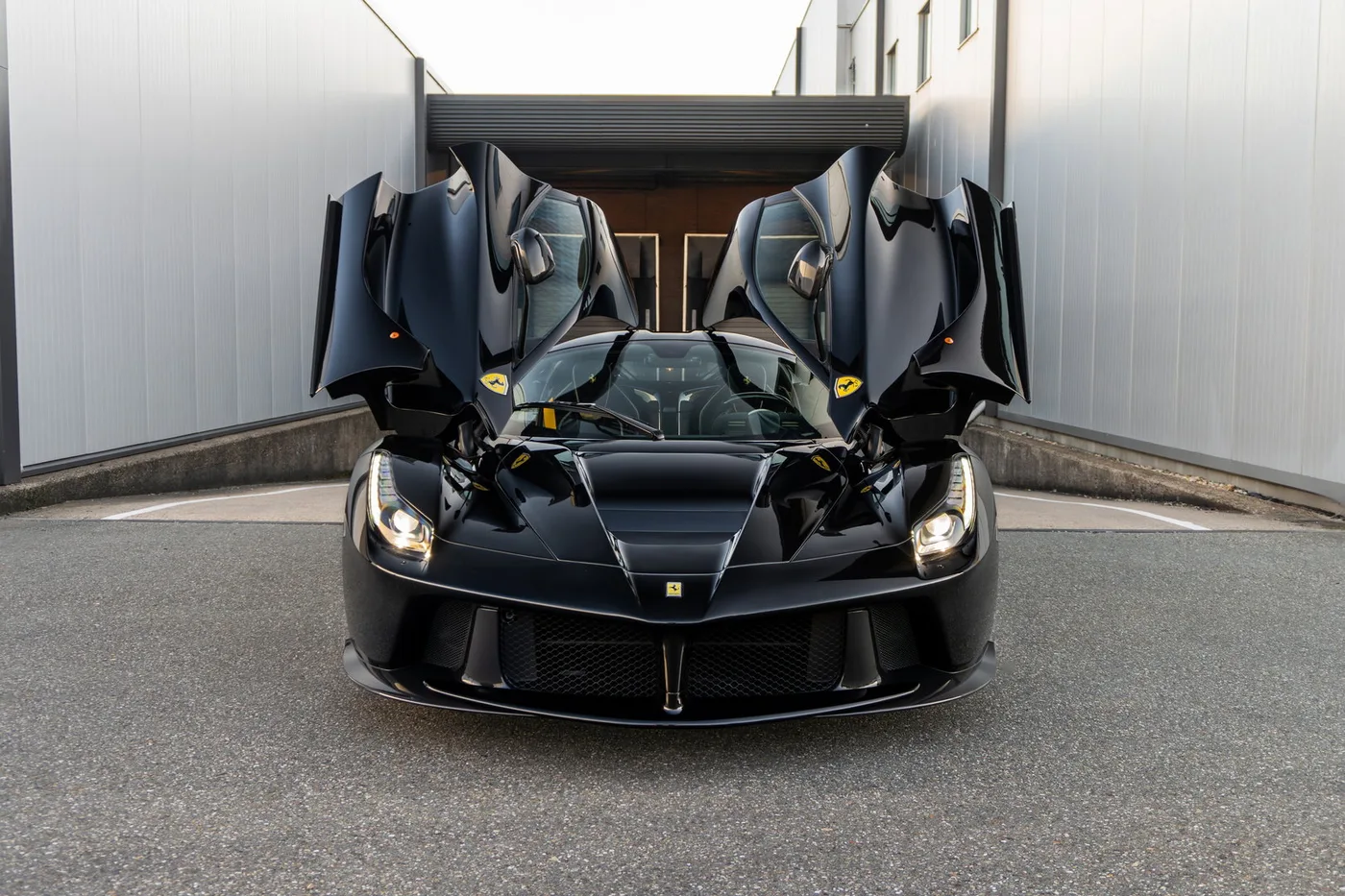 2014 Ferrari LaFerrari angeboten von einem Supersportwagenhändler in Woerden, Niederlande, Foto 24 von 25