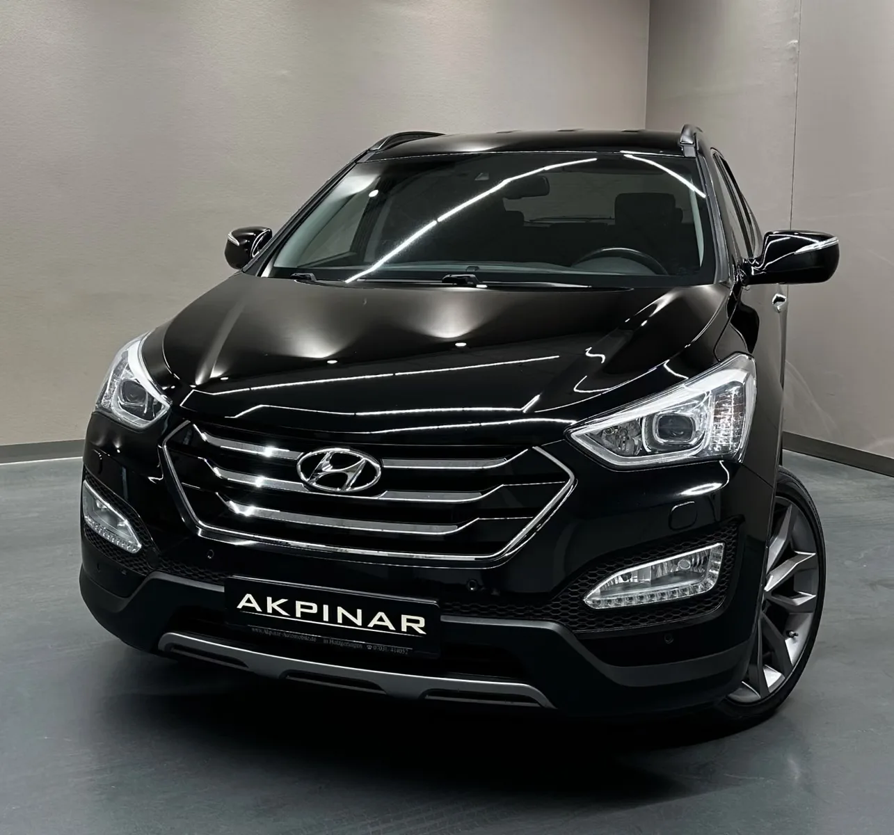 2014 Hyundai Santa Fe Premium, 2/23