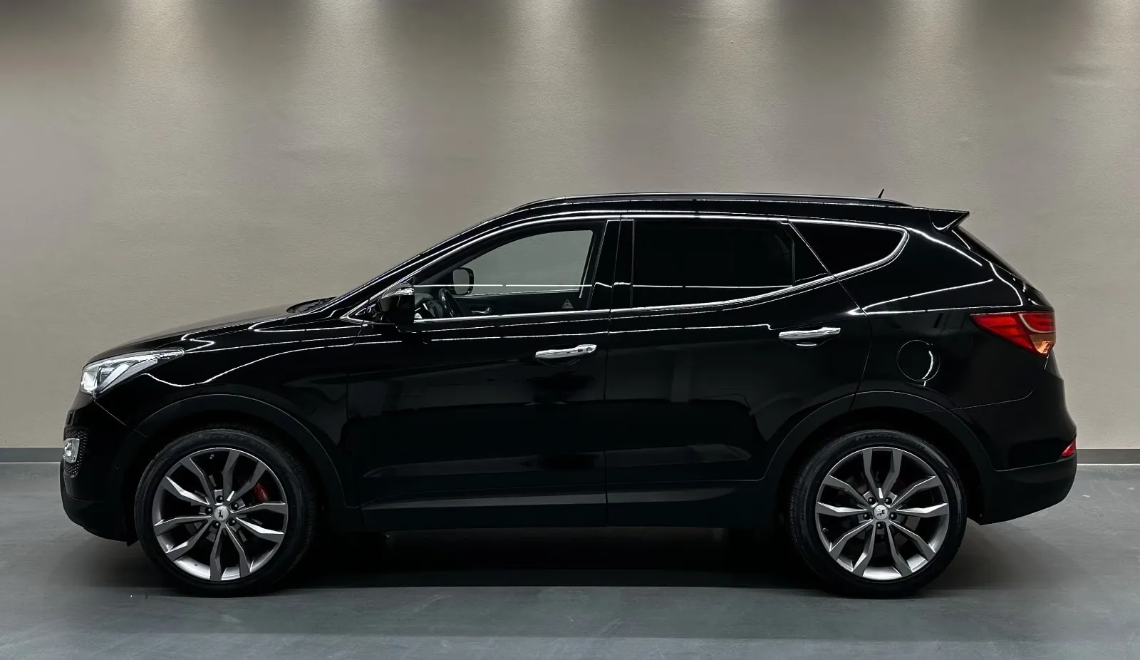 2014 Hyundai Santa Fe Premium, 3/23