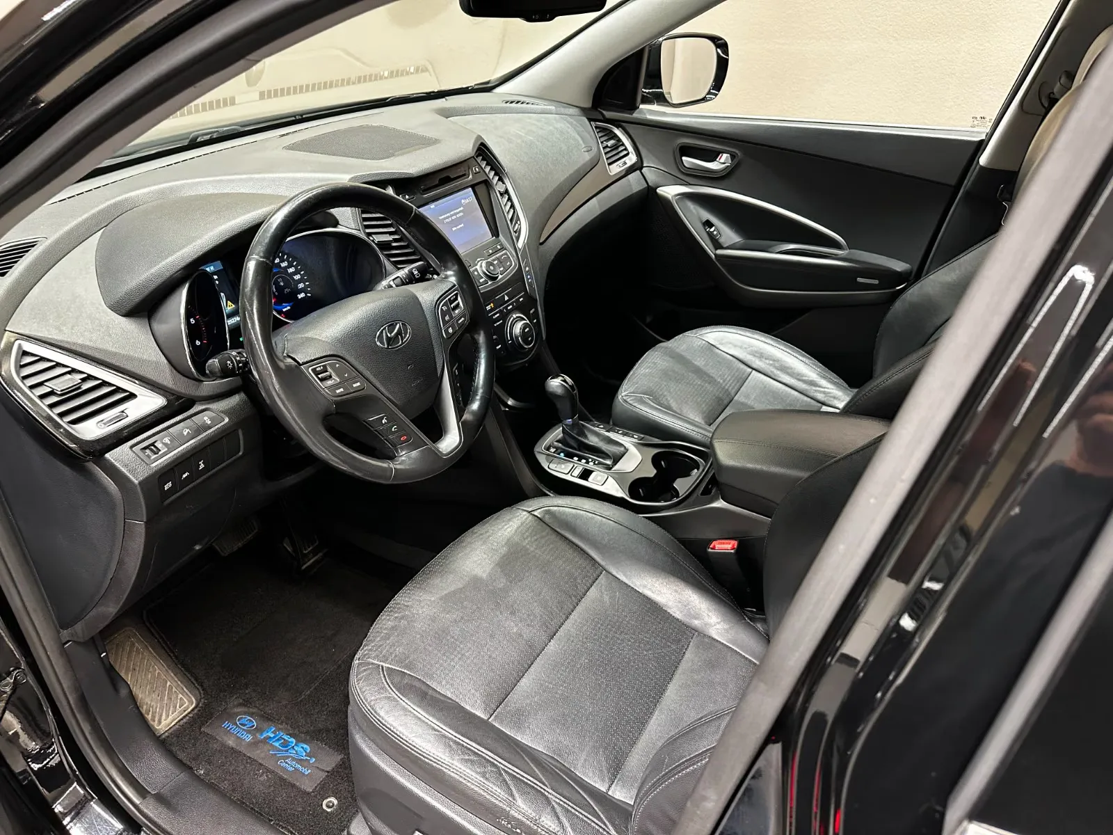 2014 Hyundai Santa Fe Premium, 8/23