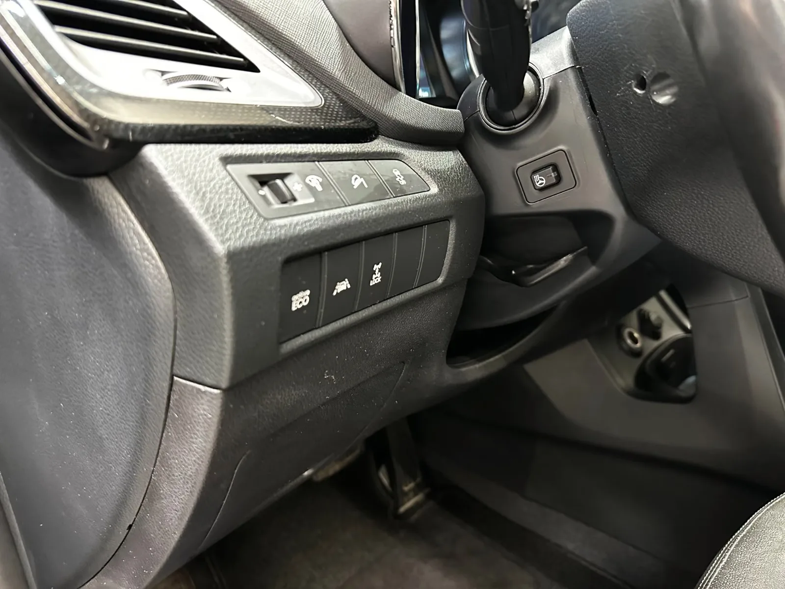 2014 Hyundai Santa Fe Premium, 9/23
