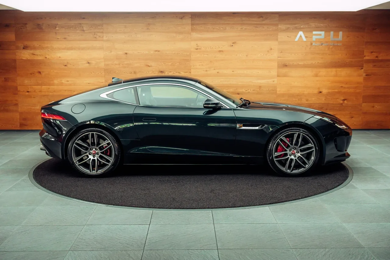 2014 Jaguar F-Type R proposée par un concessionnaire spécialisé à Uznach, Suisse, photo principale