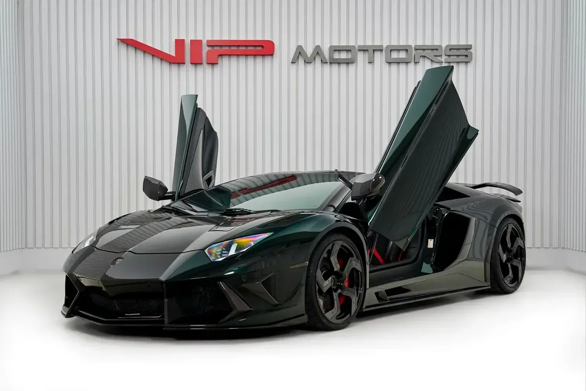2014 Lamborghini Aventador by Mansory en un concesionario especializado de Dubái, Emiratos Árabes Unidos, foto principal