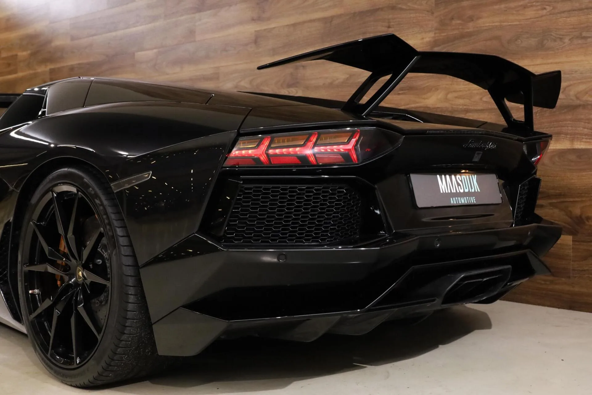 2014 Lamborghini Aventador LP 700-4 Roadster, 16/30