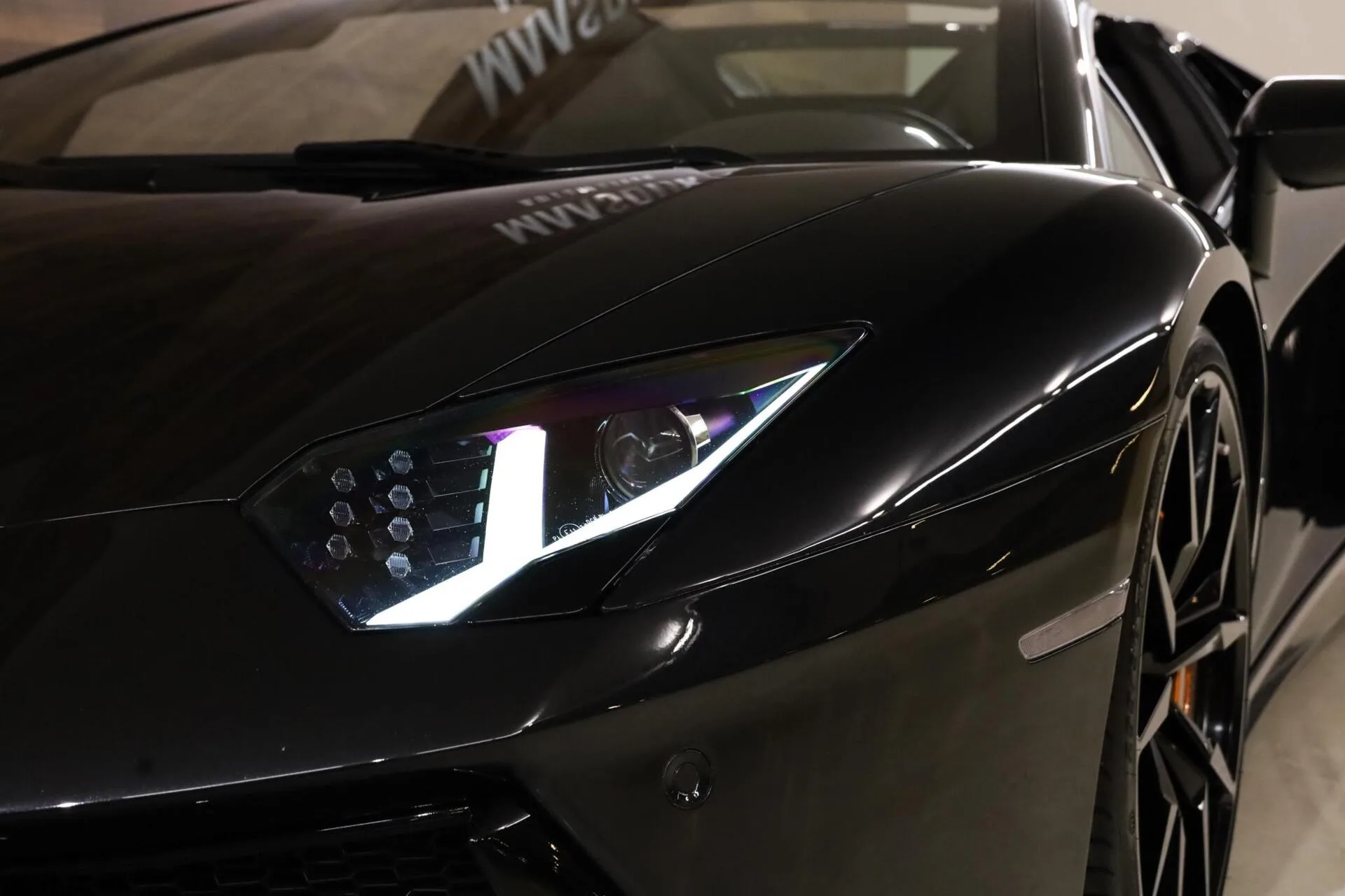 2014 Lamborghini Aventador LP 700-4 Roadster, 20/30