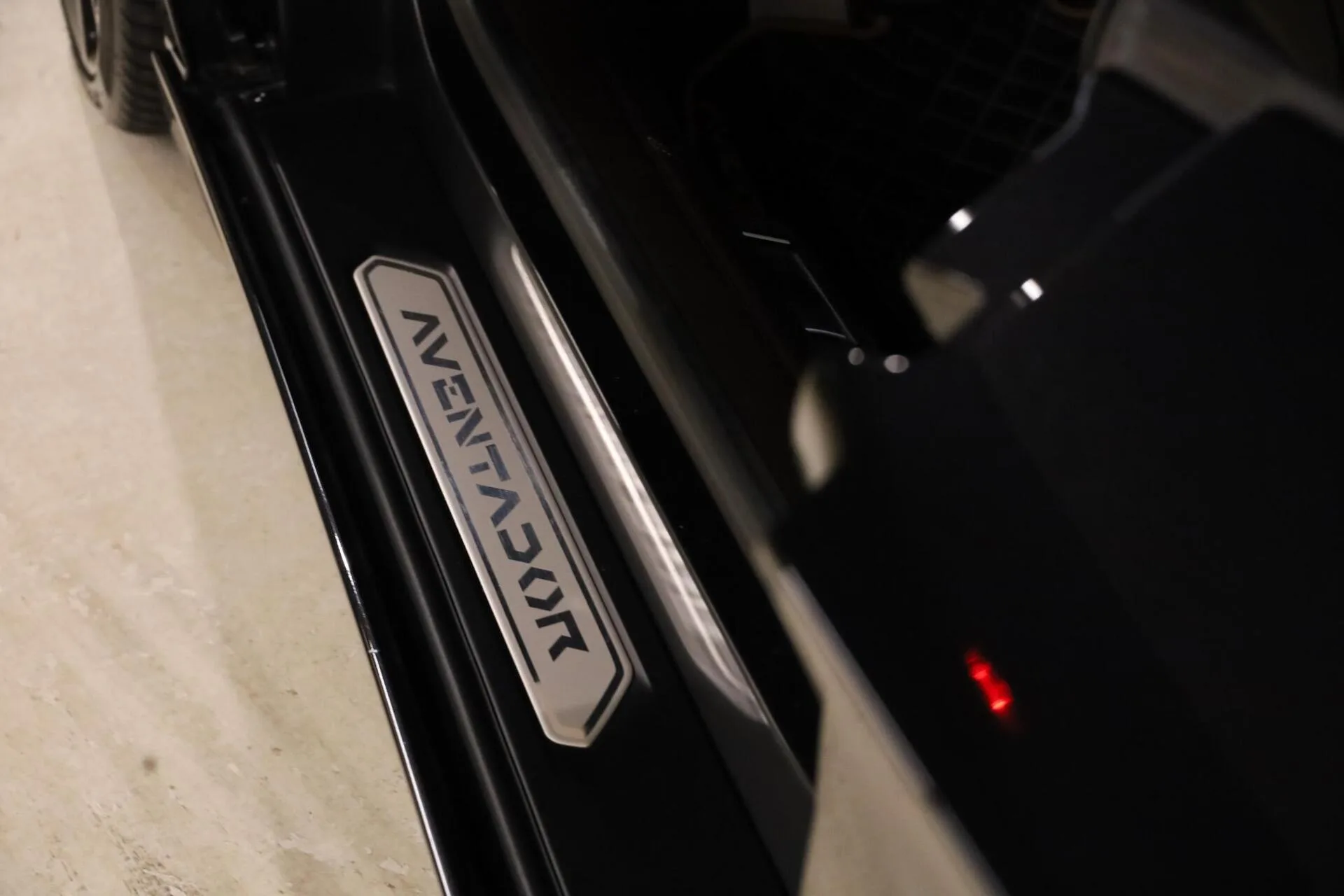 2014 Lamborghini Aventador LP 700-4 Roadster, 21/30