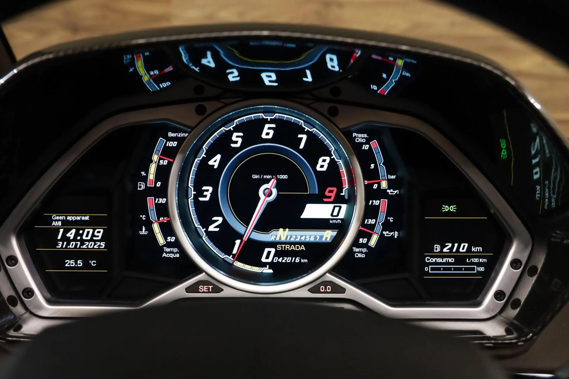 2014 Lamborghini Aventador LP 700-4 Roadster, 27/30