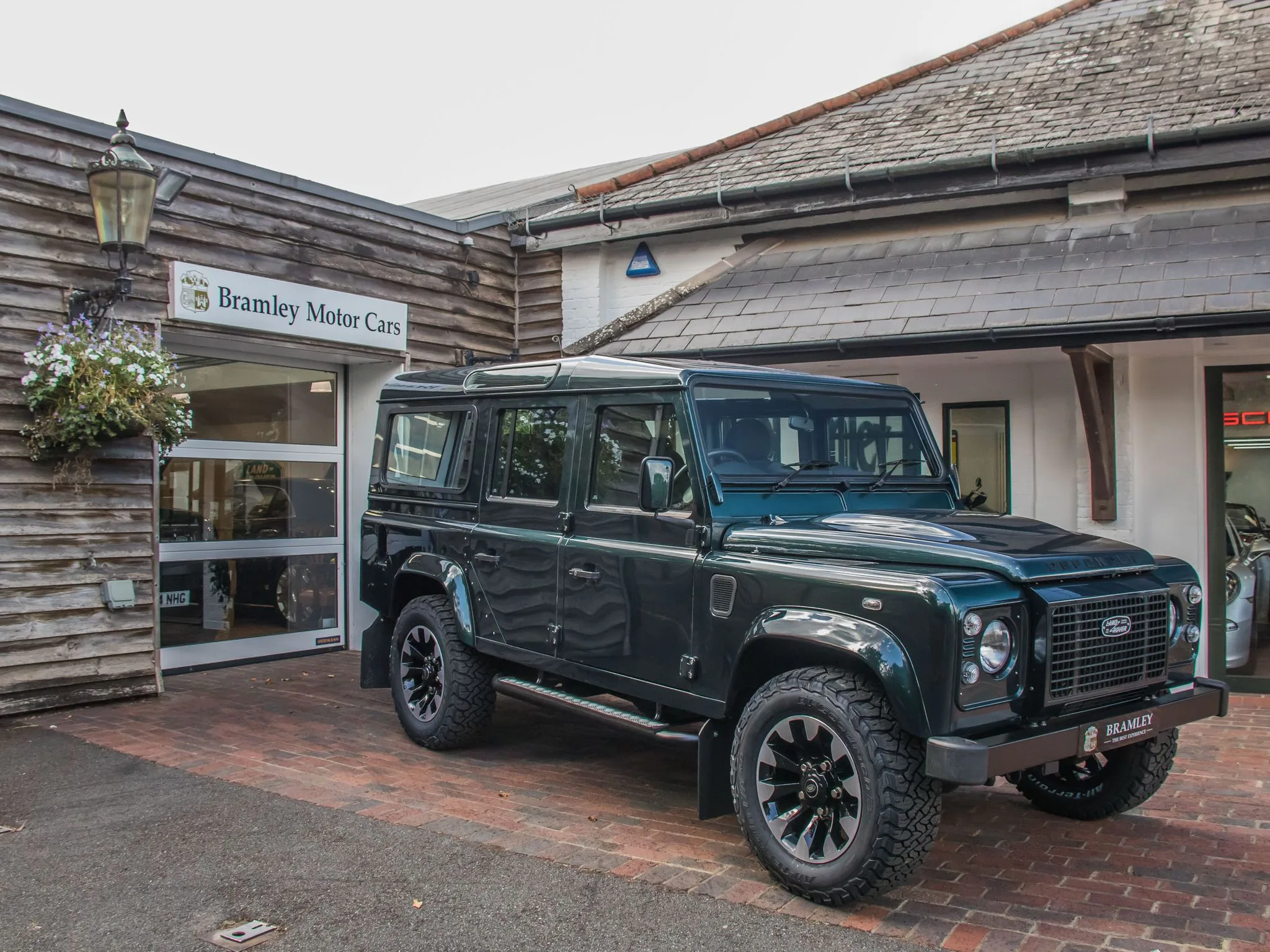 2014 Land Rover Defender 110 Classic XS Station Wagon, 2/23