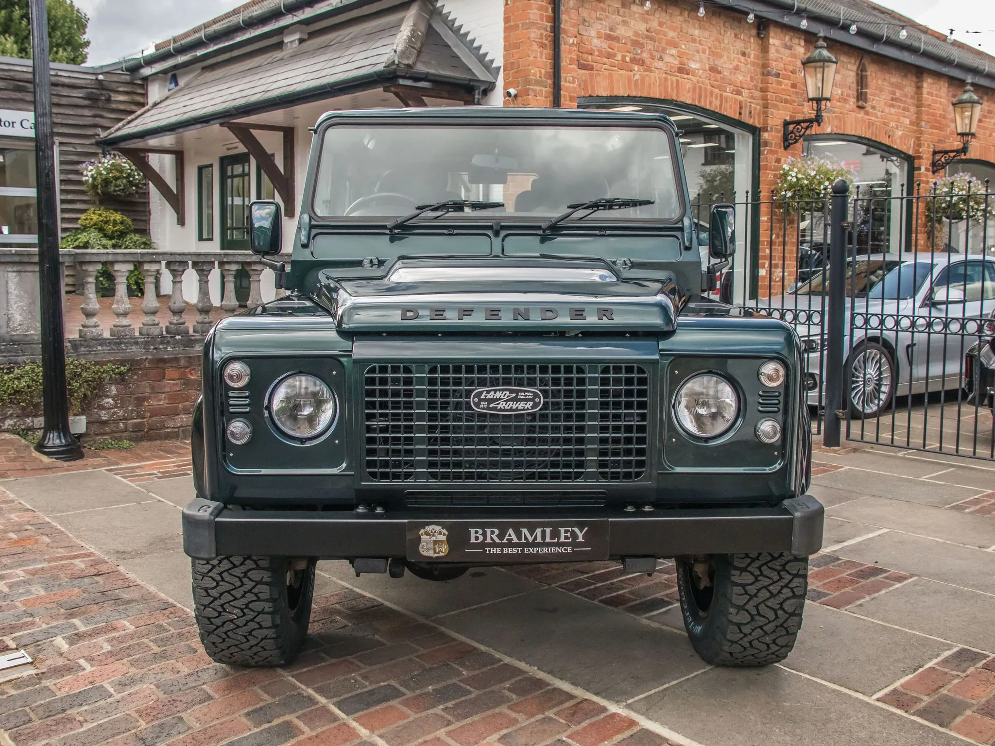 2014 Land Rover Defender 110 Classic XS Station Wagon, 5/23