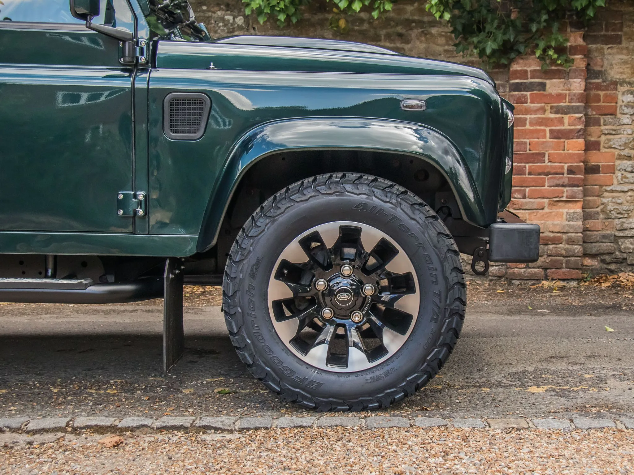 2014 Land Rover Defender 110 Classic XS Station Wagon, 13/23
