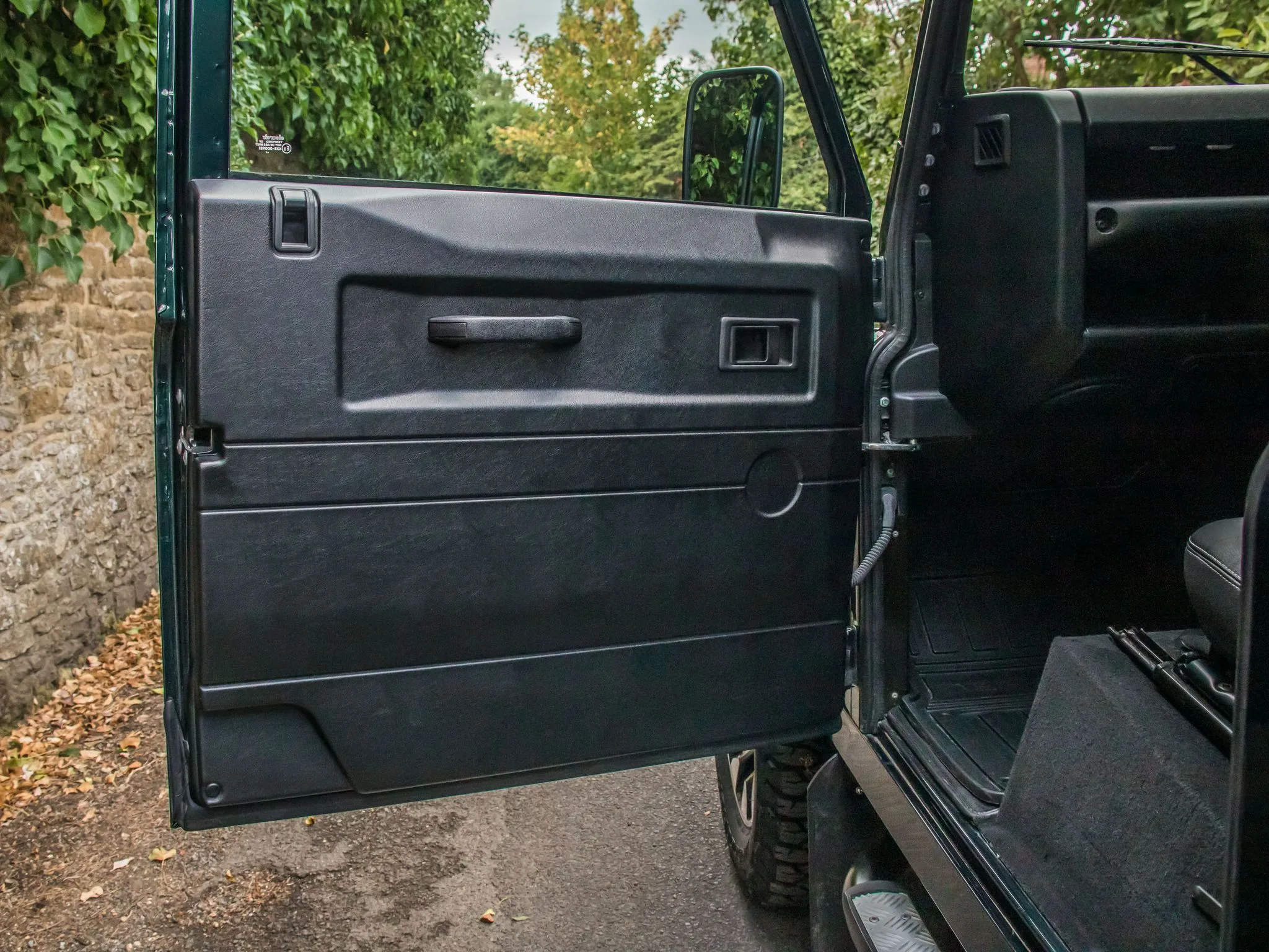 2014 Land Rover Defender 110 Classic XS Station Wagon, 15/23