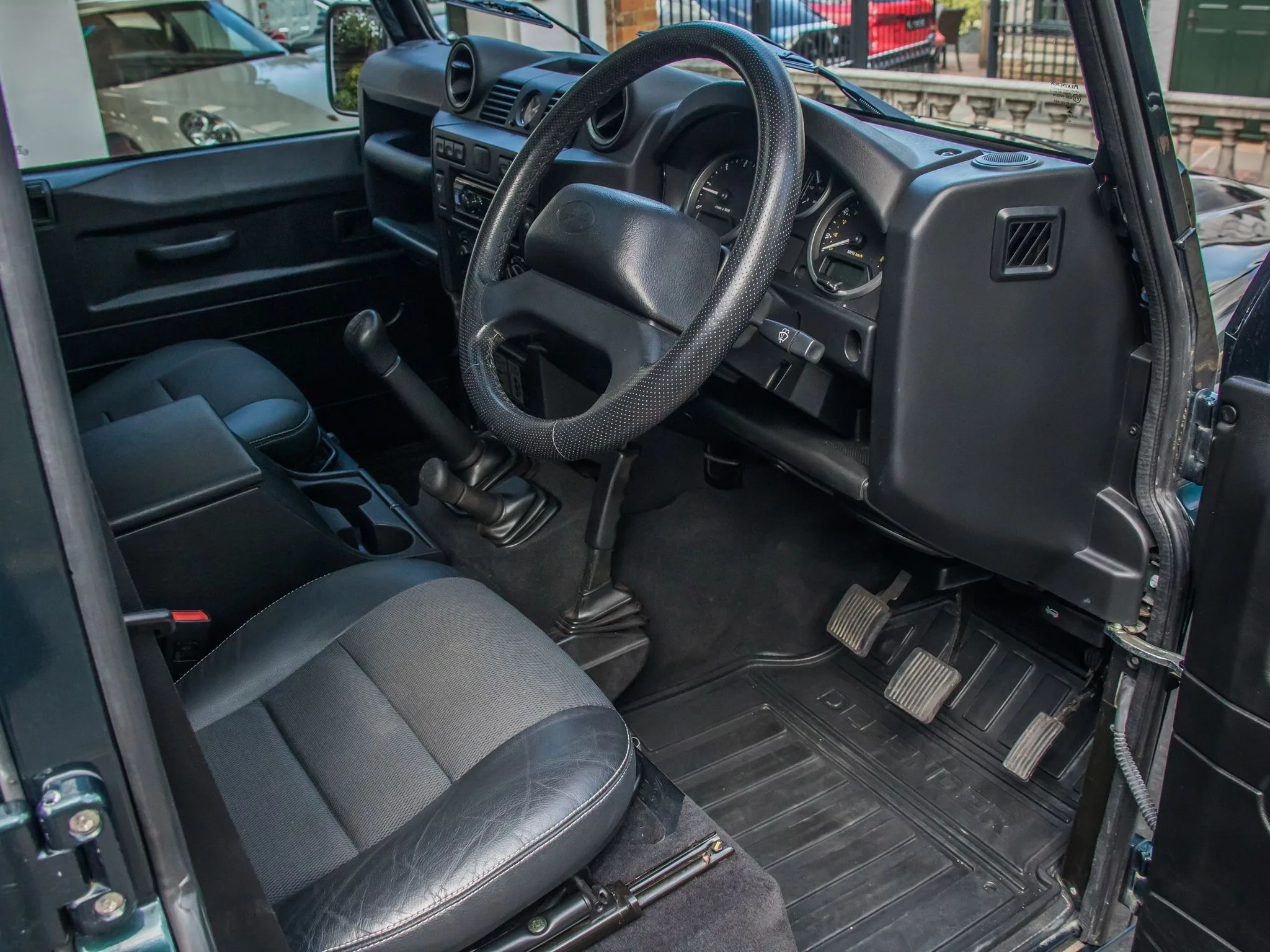 2014 Land Rover Defender 110 Classic XS Station Wagon, 16/23