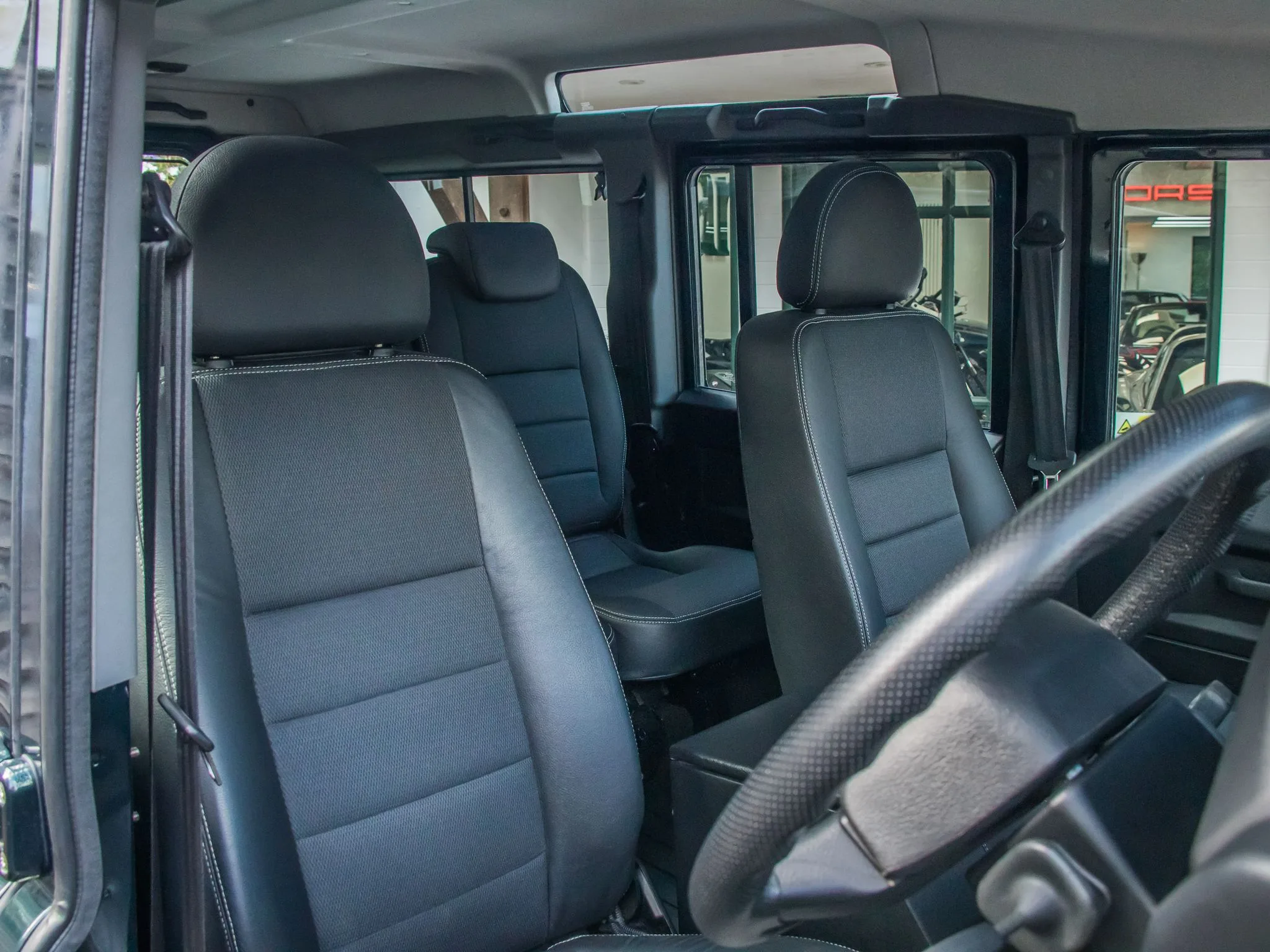 2014 Land Rover Defender 110 Classic XS Station Wagon, 17/23