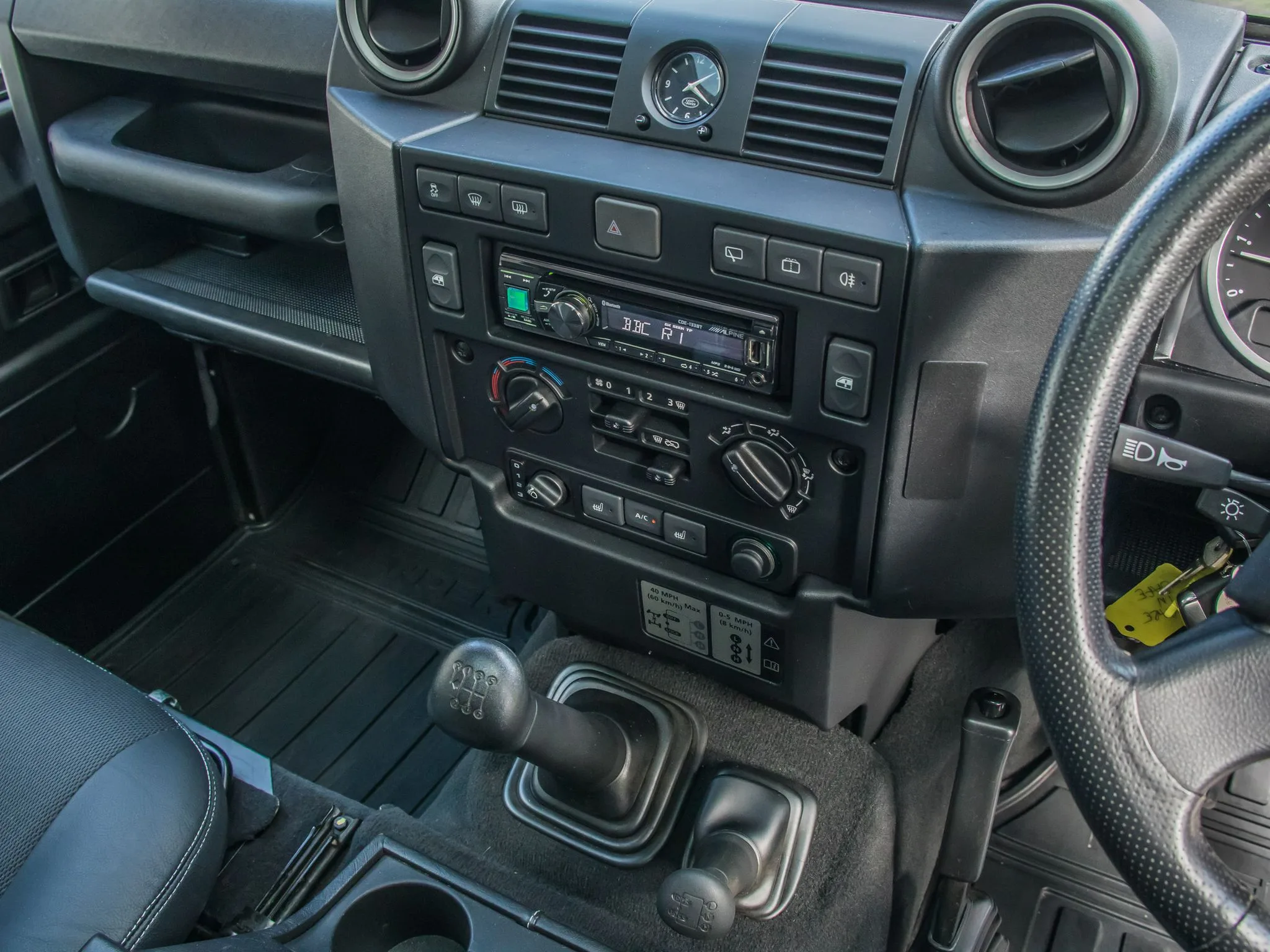 2014 Land Rover Defender 110 Classic XS Station Wagon, 21/23