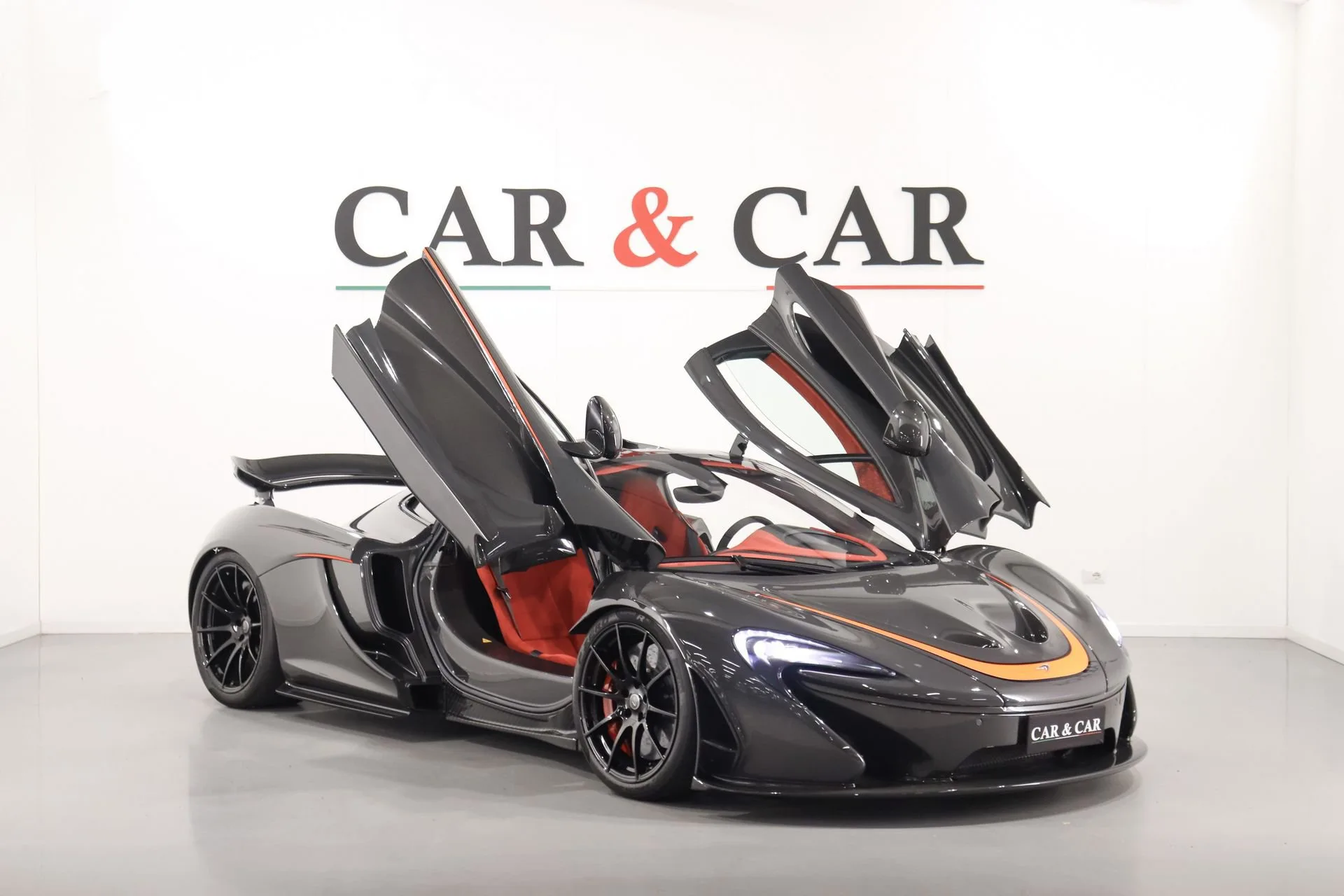 2014 McLaren P1 angeboten von einem Fachhändler in Zibido San Giacomo, Italien, Hauptfoto