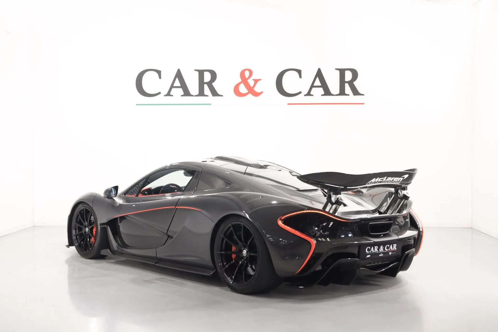 2014 McLaren P1, 2/24
