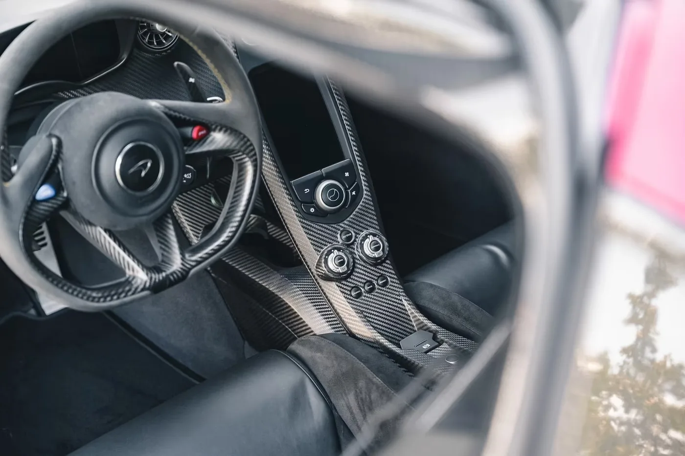2014 McLaren P1 angeboten von einem Supersportwagenhändler in Munich, Deutschland, Foto 10 von 19