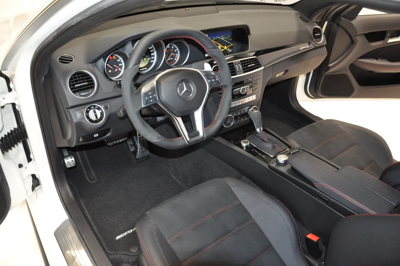 2014 Mercedes-AMG C 63 Black Series proposée par un négociant en voitures de collection à Alkmaar, Pays-Bas, photo 2 sur 15