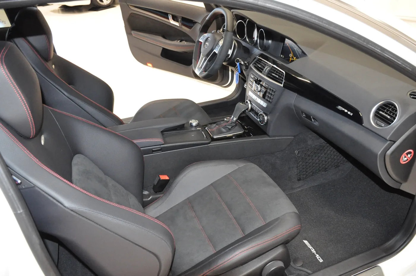 2014 Mercedes-AMG C 63 Black Series proposée par un négociant en voitures de collection à Alkmaar, Pays-Bas, photo 10 sur 15