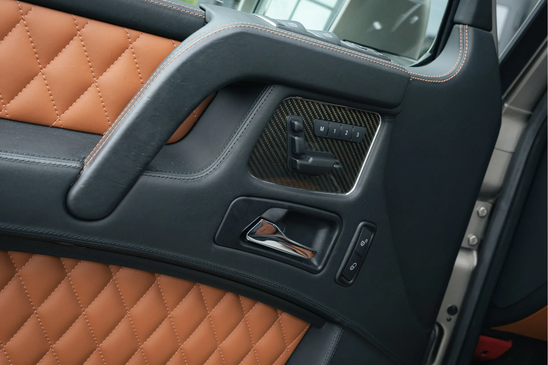 2014 Mercedes-AMG G 63 6x6, 15/30