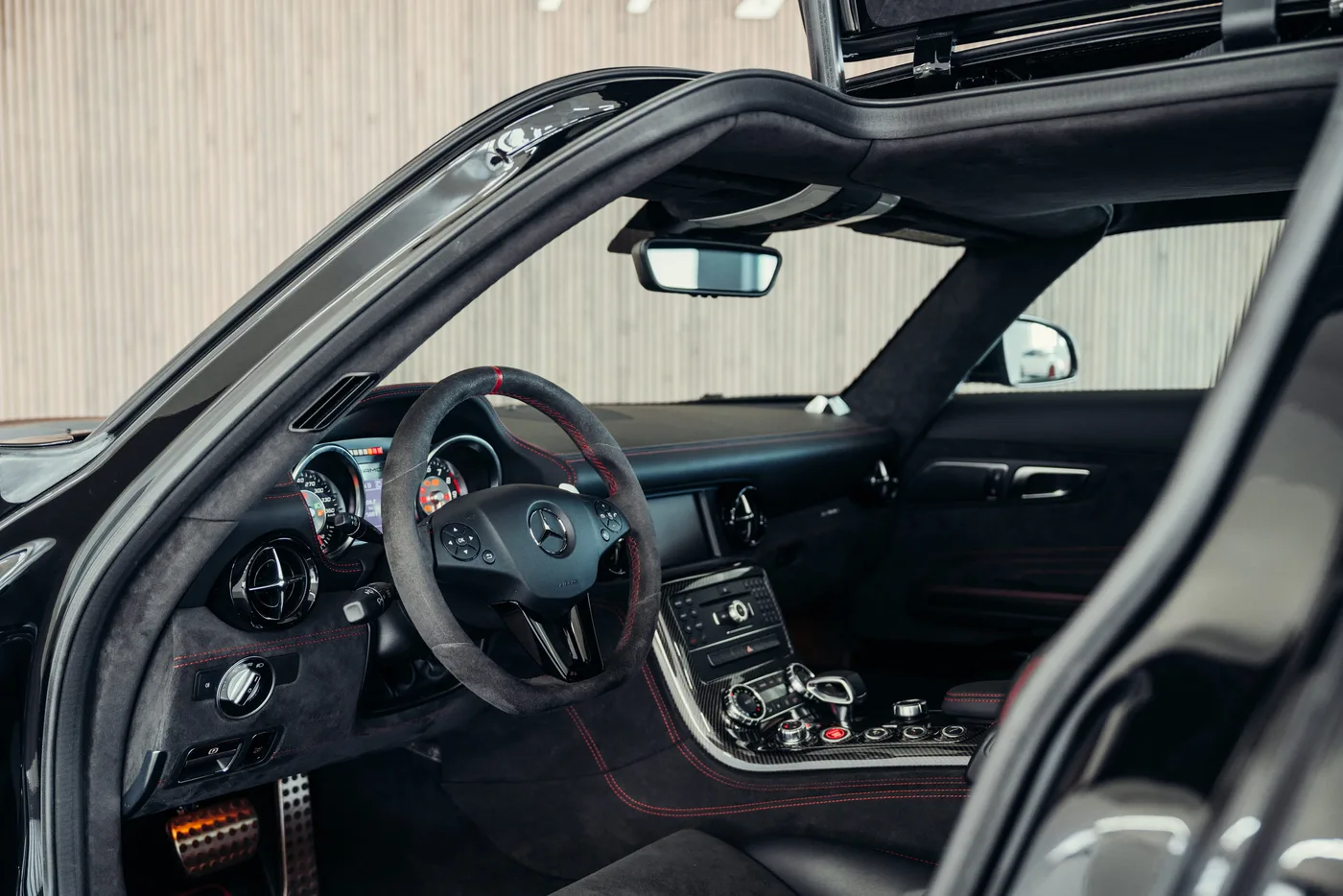 2014 Mercedes-AMG SLS Black Series proposée par un spécialiste de la voiture de collection à Stuttgart, Allemagne, photo 24 sur 25