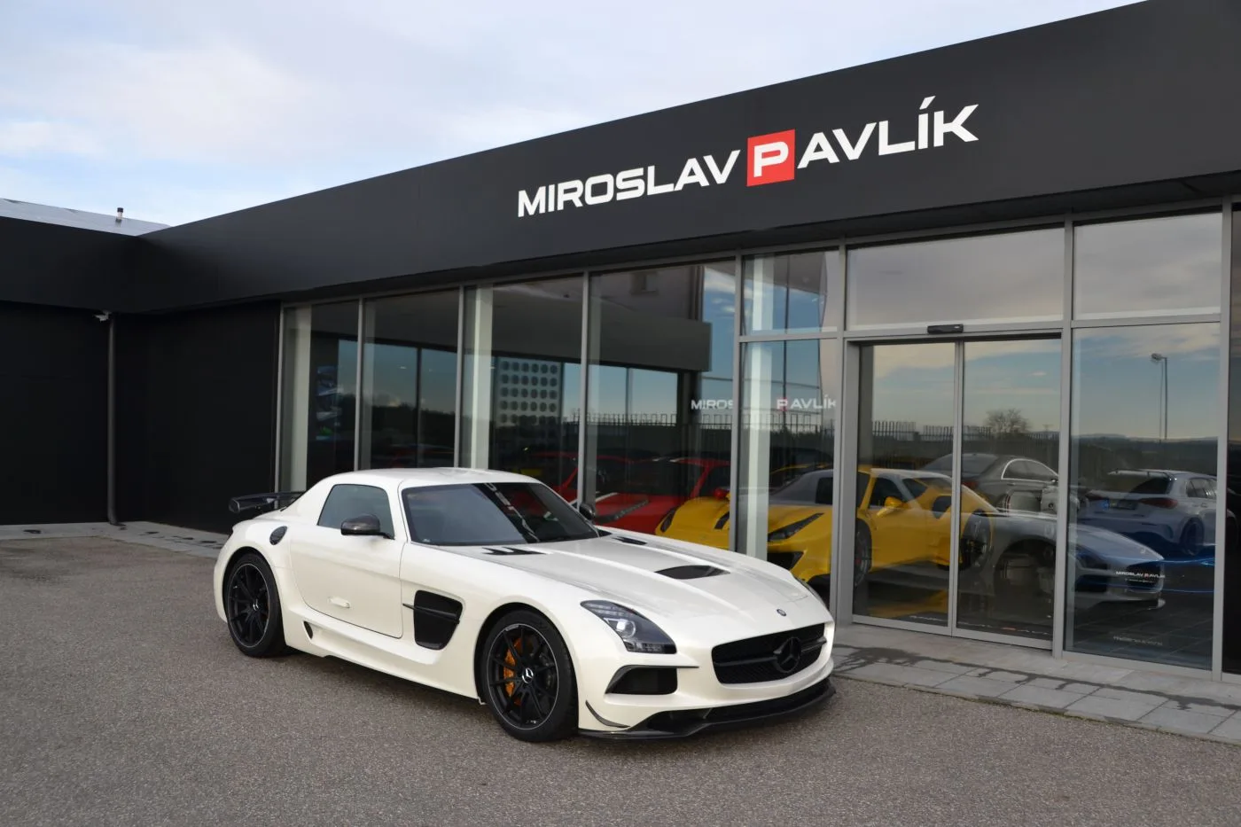 2014 Mercedes-AMG SLS Black Series proposée par un concessionnaire spécialisé à Písek, Tchéquie, photo 2 sur 13