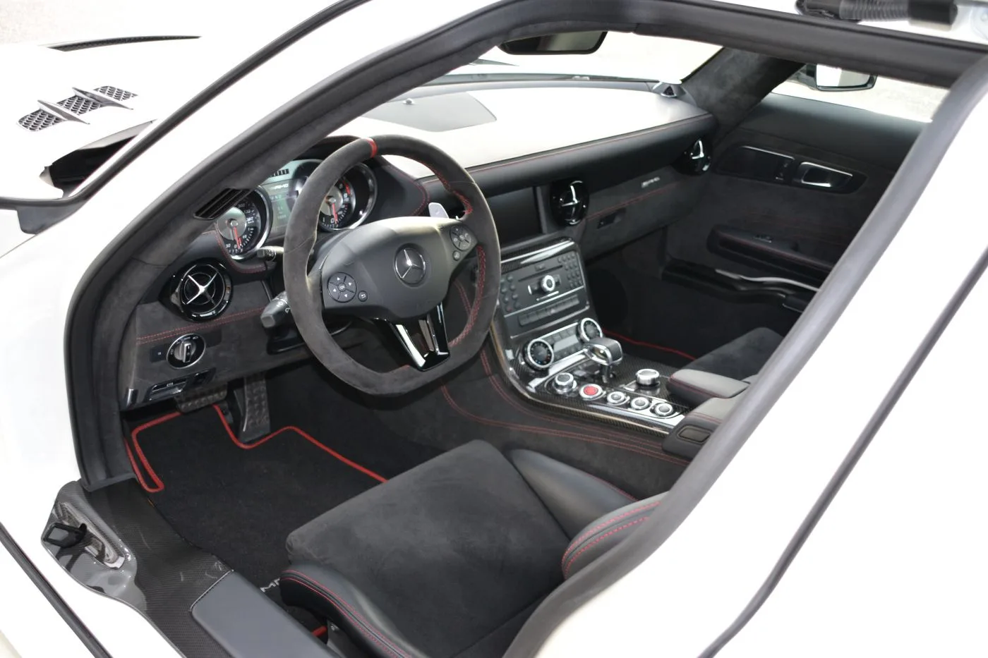 2014 Mercedes-AMG SLS Black Series proposée par un concessionnaire spécialisé à Písek, Tchéquie, photo 11 sur 13