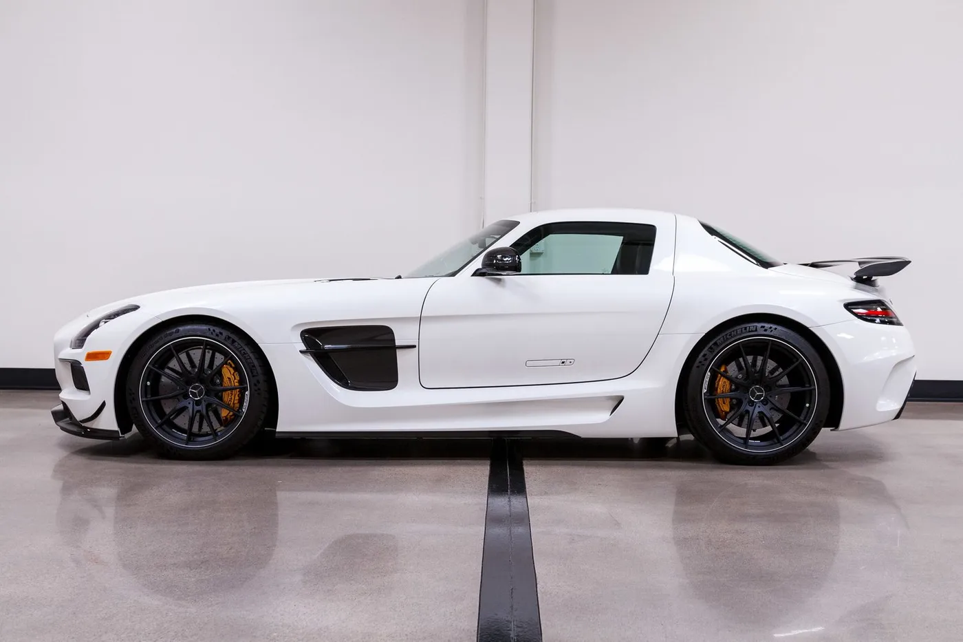 2014 Mercedes-AMG SLS Black Series sold by a specialist dealer in Costa Mesa, United States, photo 4 of 15