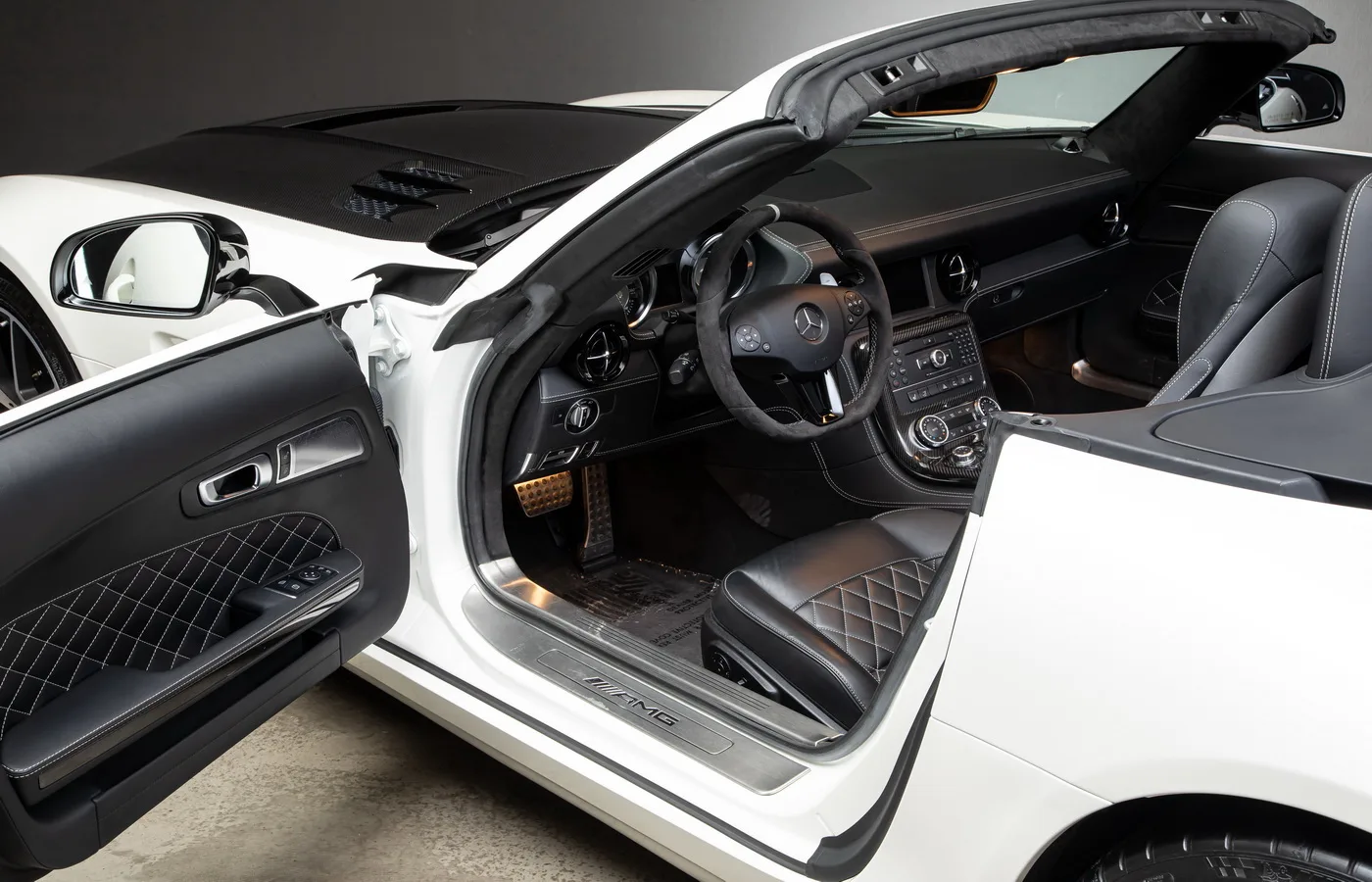 2014 Mercedes-AMG SLS GT Final Edition Roadster, 17/26
