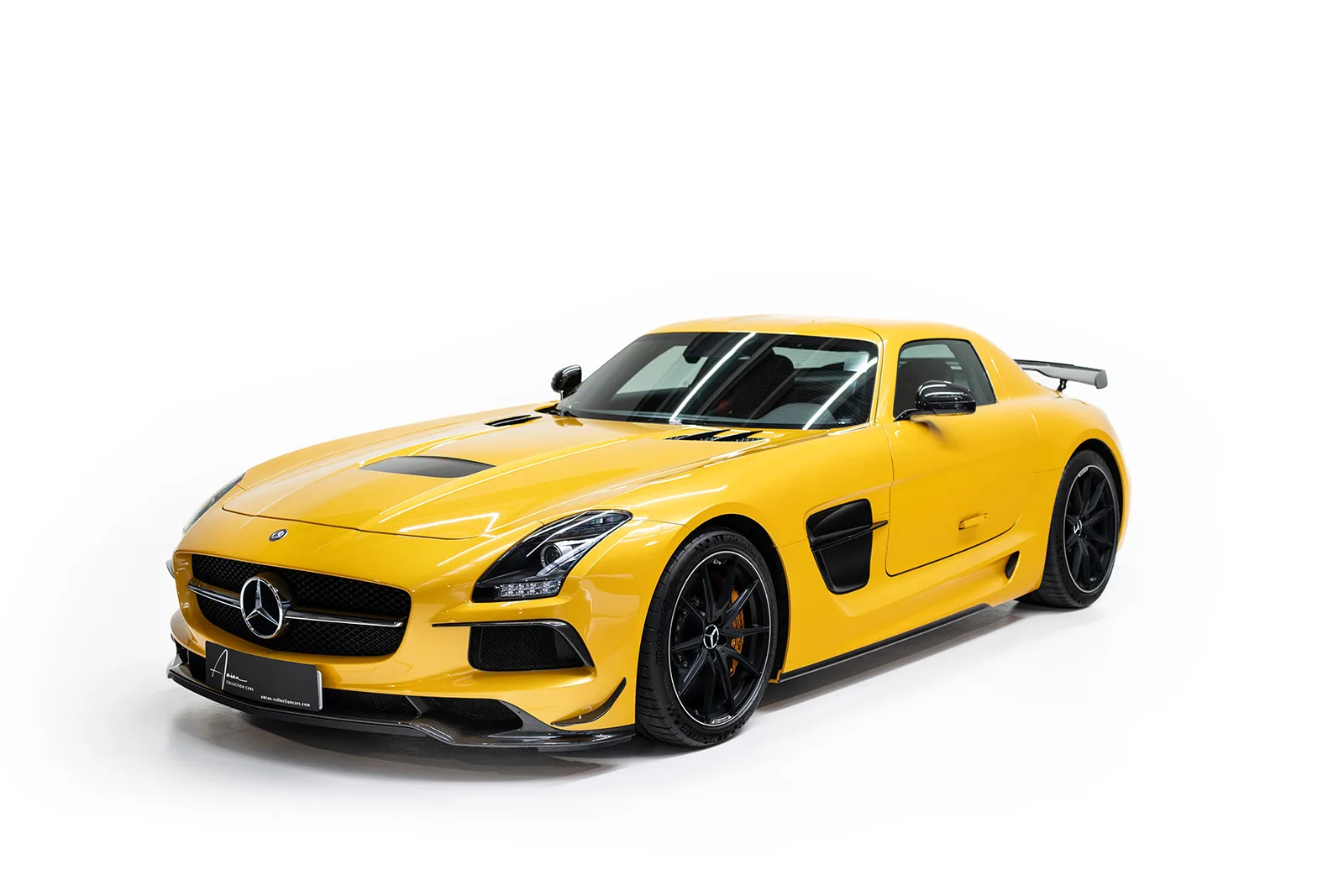 2014 Mercedes-Benz SLS AMG offered by a specialist dealer in Kerpen, Germany, main photo