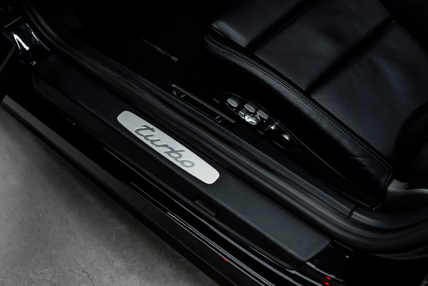 2014 Porsche 911 Turbo Cabriolet offered by a specialist dealer in Bratislava, Slovakia, photo 10 of 15
