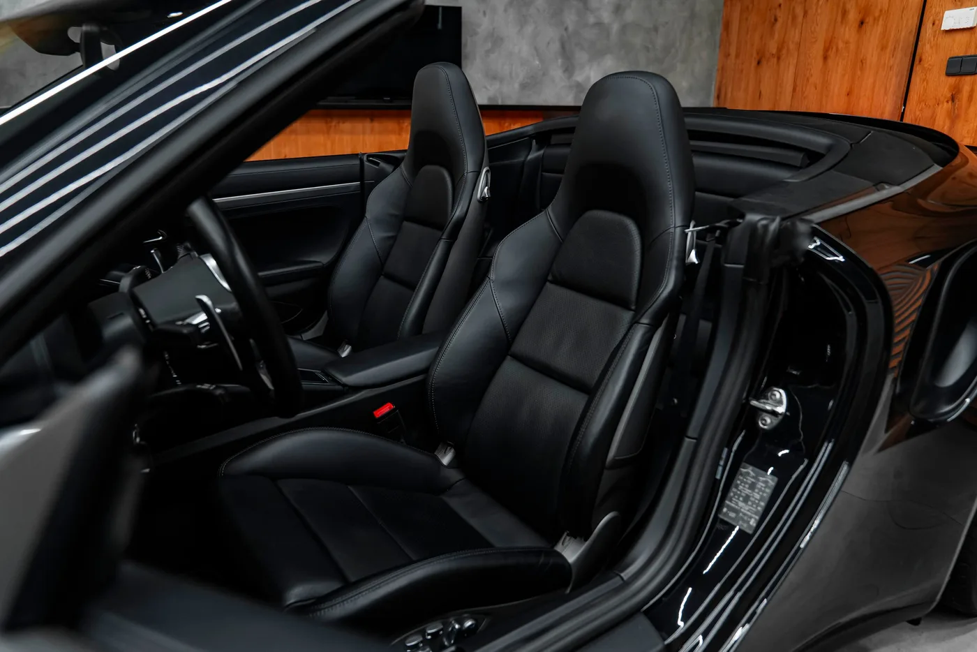 2014 Porsche 911 Turbo Cabriolet offered by a specialist dealer in Bratislava, Slovakia, photo 11 of 15