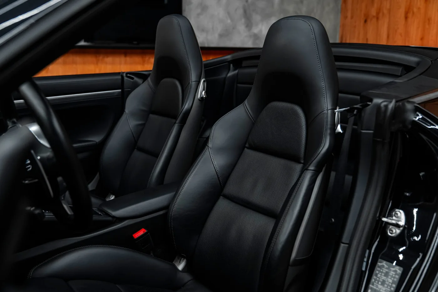 2014 Porsche 911 Turbo Cabriolet offered by a specialist dealer in Bratislava, Slovakia, photo 12 of 15