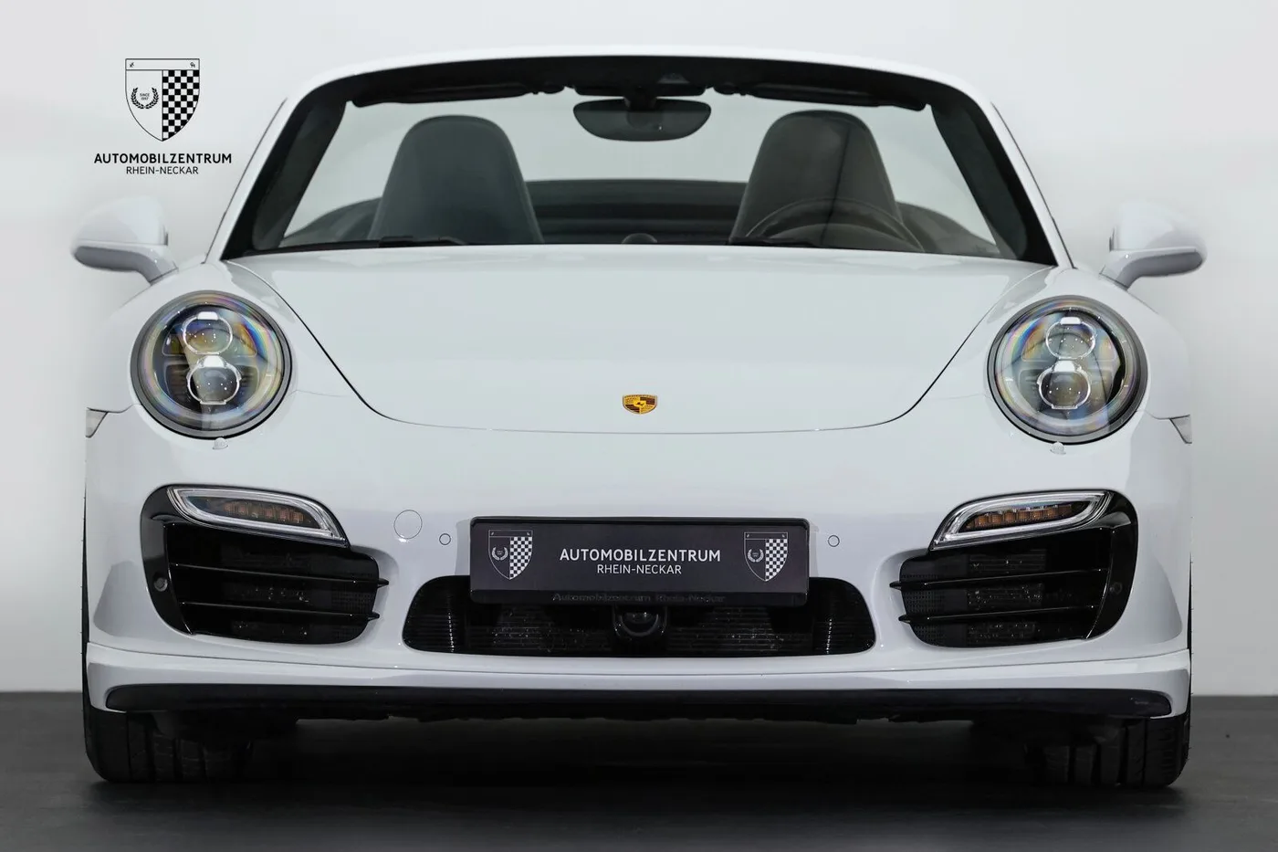 2014 Porsche 911 Turbo S Cabriolet offered by a supercar dealer in Viernheim, Germany, photo 2 of 25