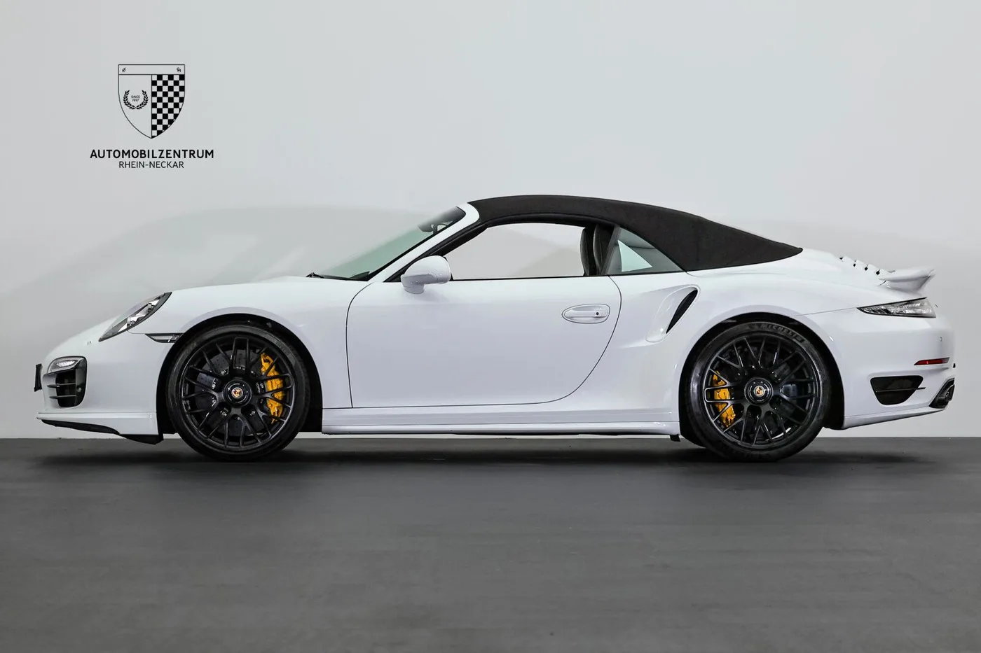 2014 Porsche 911 Turbo S Cabriolet offered by a supercar dealer in Viernheim, Germany, photo 4 of 25