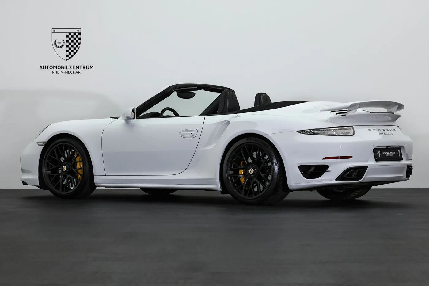 2014 Porsche 911 Turbo S Cabriolet offered by a supercar dealer in Viernheim, Germany, photo 5 of 25