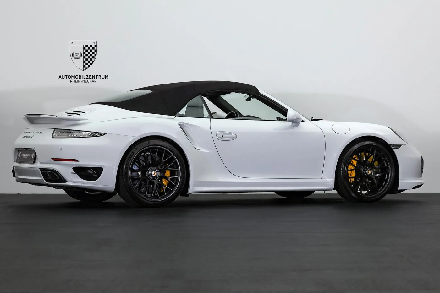 2014 Porsche 911 Turbo S Cabriolet offered by a supercar dealer in Viernheim, Germany, photo 7 of 25