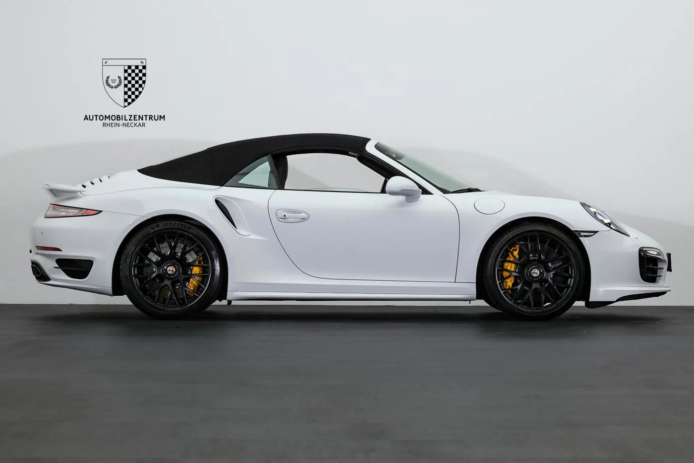 2014 Porsche 911 Turbo S Cabriolet offered by a supercar dealer in Viernheim, Germany, photo 8 of 25