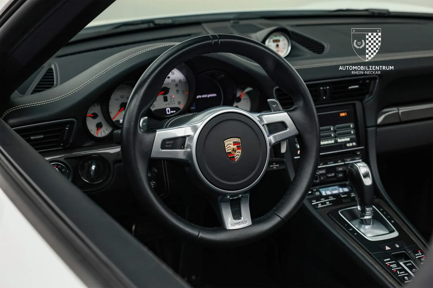 2014 Porsche 911 Turbo S Cabriolet offered by a supercar dealer in Viernheim, Germany, photo 18 of 25