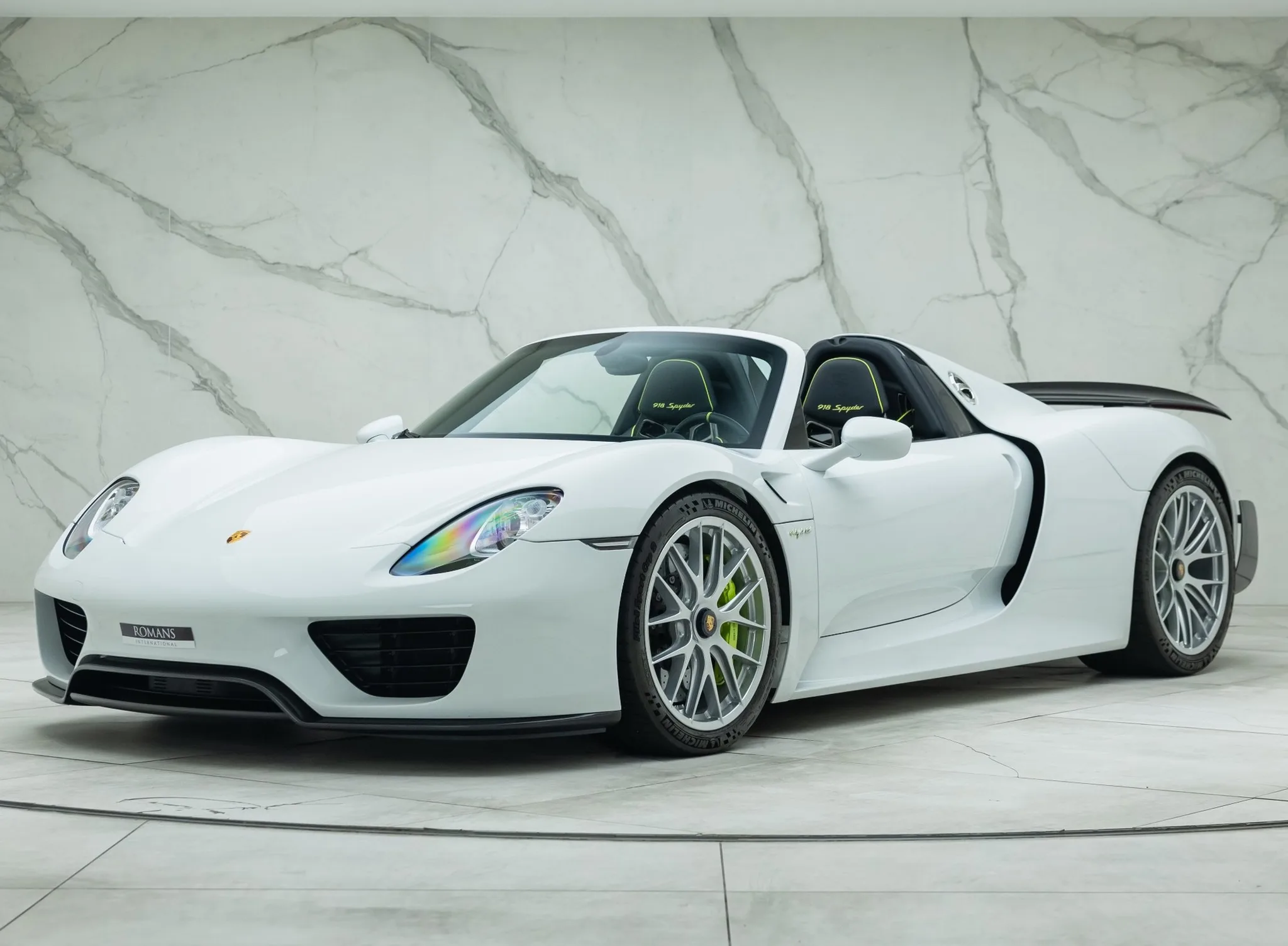 2014 Porsche 918 Spyder proposée par un concessionnaire spécialisé à Banstead, Royaume-Uni, photo principale