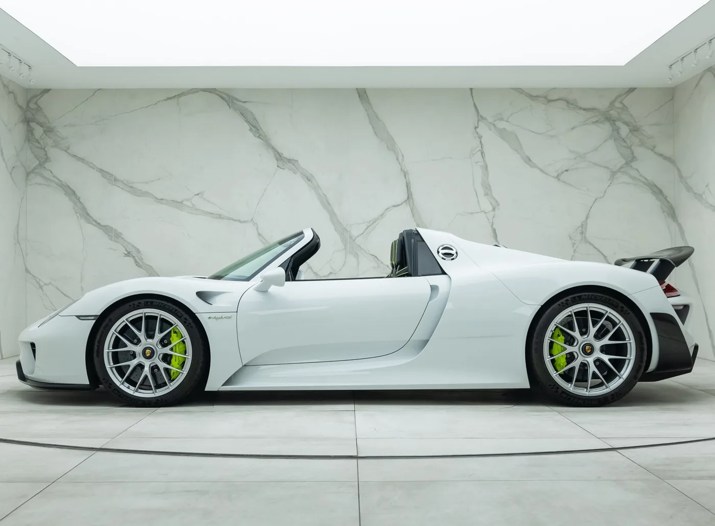 2014 Porsche 918 Spyder proposée par un concessionnaire spécialisé à Banstead, Royaume-Uni, photo 6 sur 15