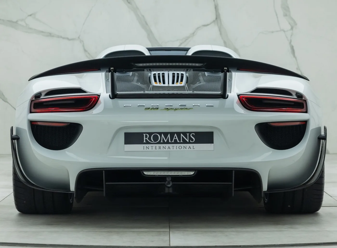 2014 Porsche 918 Spyder proposée par un concessionnaire spécialisé à Banstead, Royaume-Uni, photo 11 sur 15