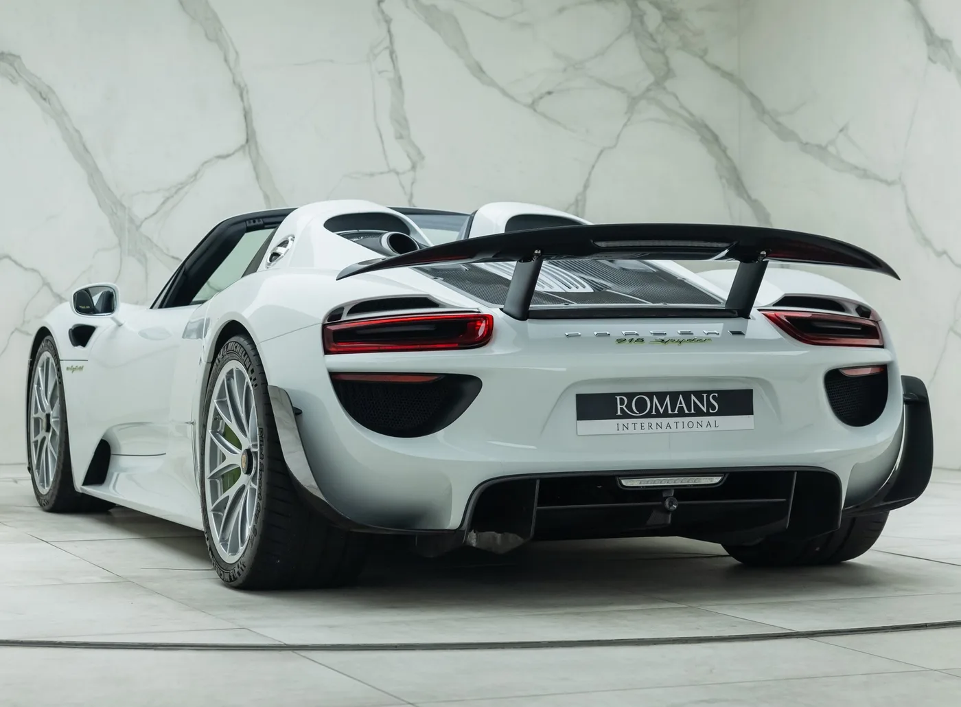 2014 Porsche 918 Spyder proposée par un concessionnaire spécialisé à Banstead, Royaume-Uni, photo 12 sur 15