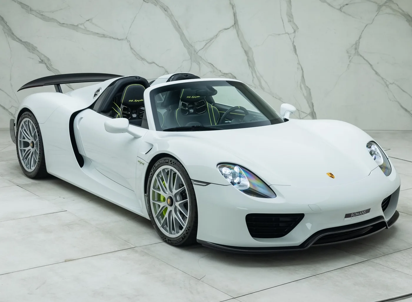 2014 Porsche 918 Spyder proposée par un concessionnaire spécialisé à Banstead, Royaume-Uni, photo 13 sur 15