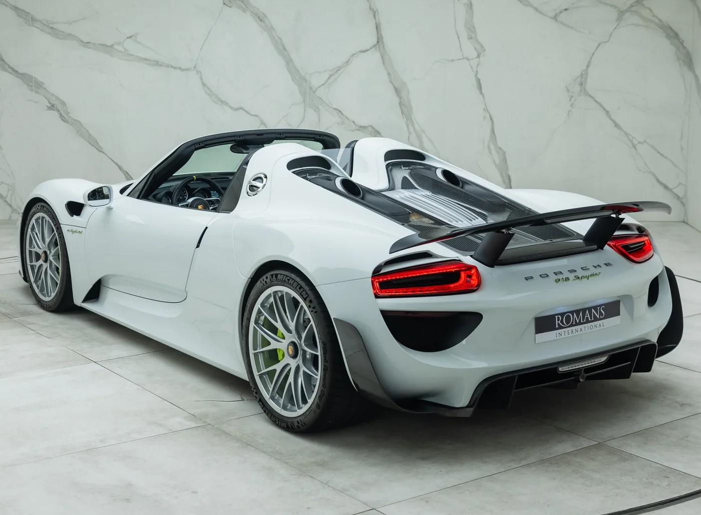 2014 Porsche 918 Spyder proposée par un concessionnaire spécialisé à Banstead, Royaume-Uni, photo 14 sur 15